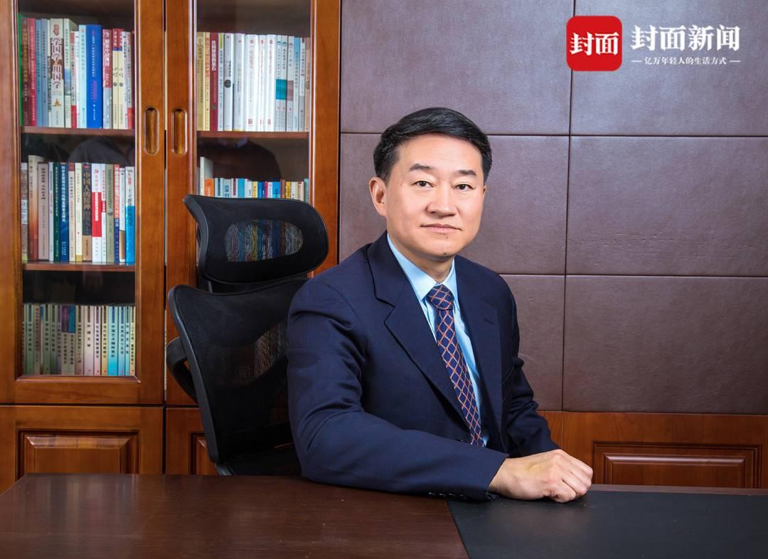 最新上市公司董事長(zhǎng)引領(lǐng)變革，鑄就輝煌傳奇