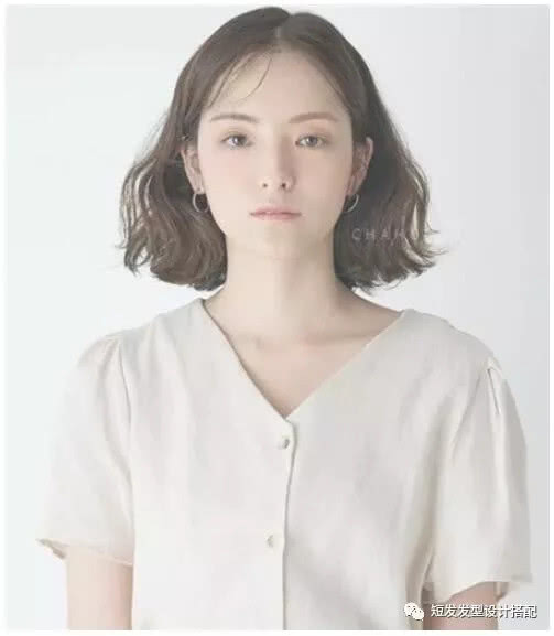最新發(fā)型流行趨勢，短發(fā)卷發(fā)的魅力與時(shí)尚風(fēng)采