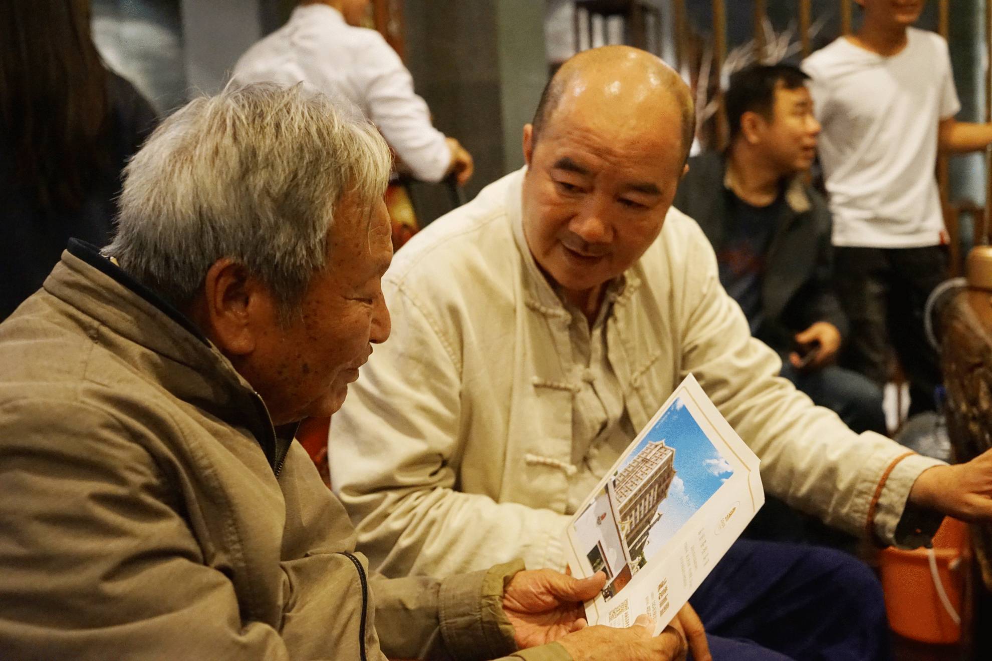 揭秘老錢(qián)莊正書(shū)傳奇，一碼一肖的精準(zhǔn)傳奇故事
